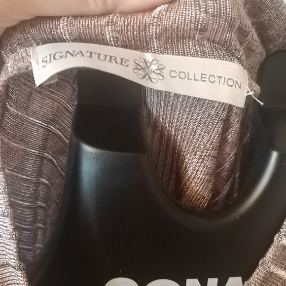 Signature Collection Metallic Bronze Cold Shoulder Top 2X - Picture 3 of 7